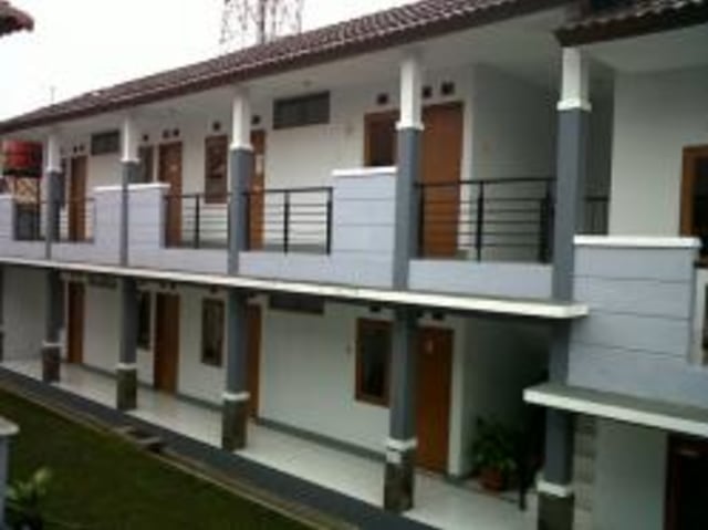 Misteri Pengetok Pintu Kosan