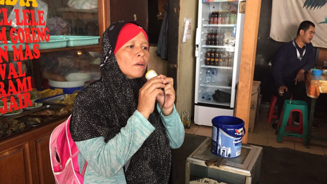 Ibu Ella beraksi (Foto: Paulina Herasmaranindar/kumparan)