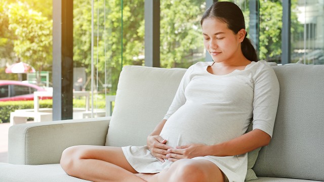 Dress dengan panjang lengan sedang & rok (Foto: Thinkstock)