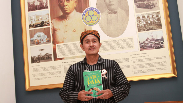 Iksaka Banu penulis buku sang raja (Foto: Munady Widjaja)