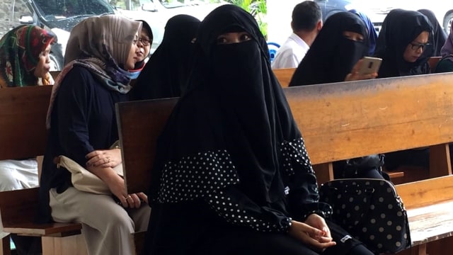Indadari didampingi Pengacara di PA Depok. (Foto: Maria Gabrielle Putrinda/kumparan)
