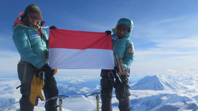 Mathilda dan Dimitri di Puncak Denali (Foto: Dok. Tim WISSEMU)