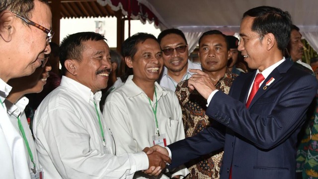 Jokowi dan teman seangkatan di UGM (Foto: Dok. Biro Pers Setpres)