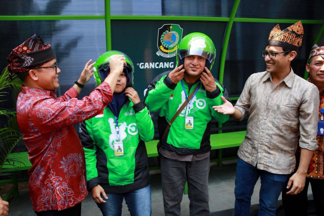 Azwar Anas Ciptakan Birokrasi yang Merakyat (1)