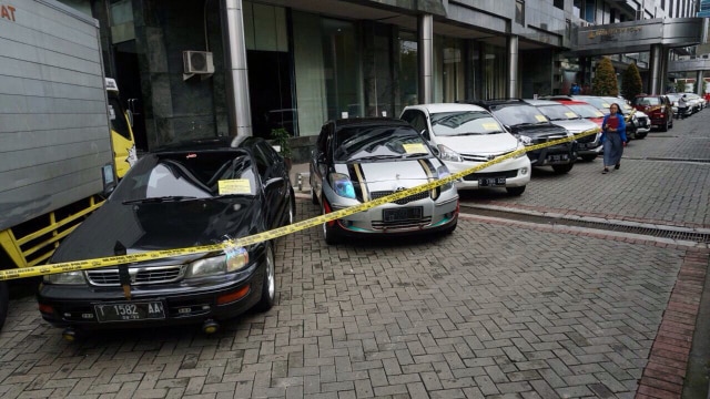 Barang bukti kasus pemalsuan uang dan dokumen (Foto: Fanny Kusumawardhani/kumparan)