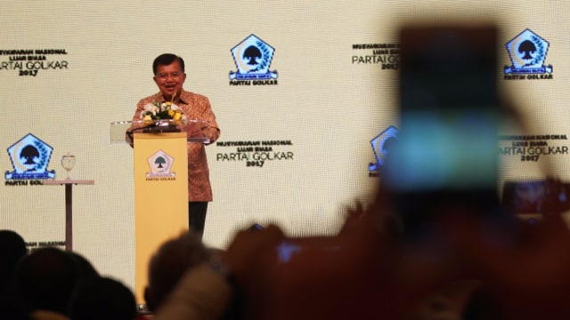Jusuf Kalla menutup Munaslub Golkar 2017. (Foto: Fanny Kusumawardhani/kumparan)
