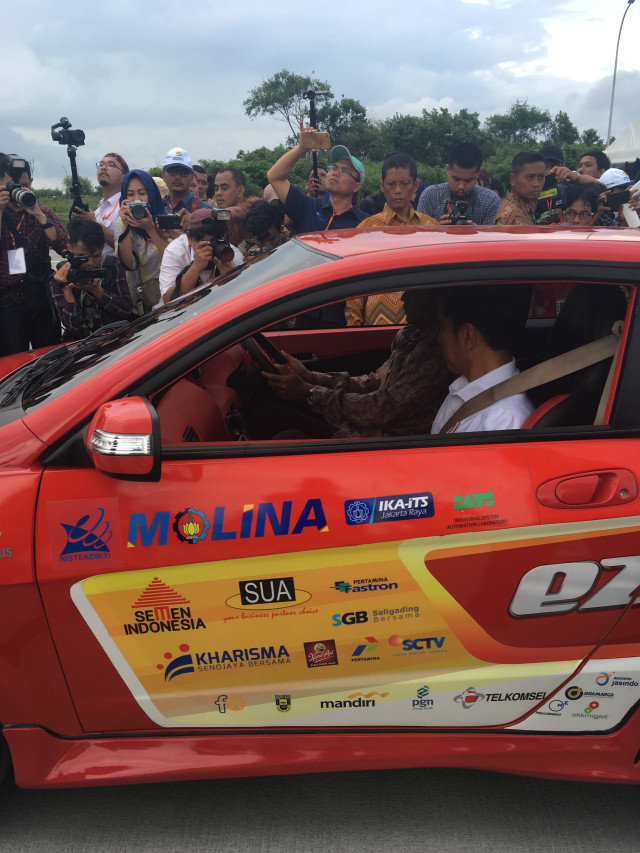 Catatan Peresmian Tol SUMO Jokowi Seorang Presiden Penuh Keberanian Saat Naik Ezzy ITS (1)