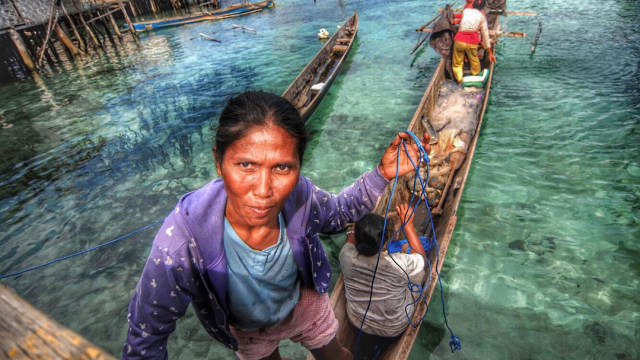 Perempuan Suku Bajo (Foto: Instagram/@opanbustan)