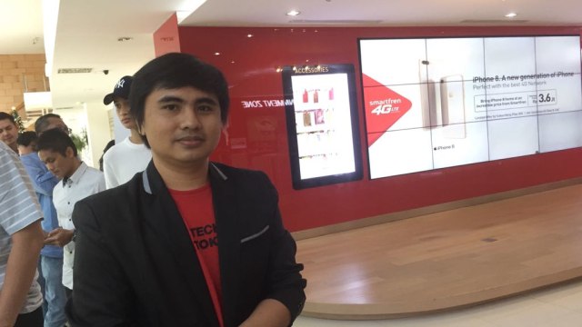 Sofyan Hadi, pembeli iPhone X di Smartfren. (Foto: Bianda Ludwianto/kumparan)