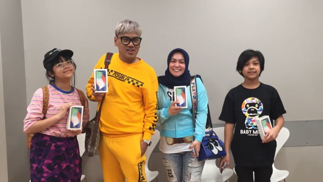 Uya Kuya beli 4 ponsel iPhone X. (Foto: Astrid Rahadiani Putri/kumparan)