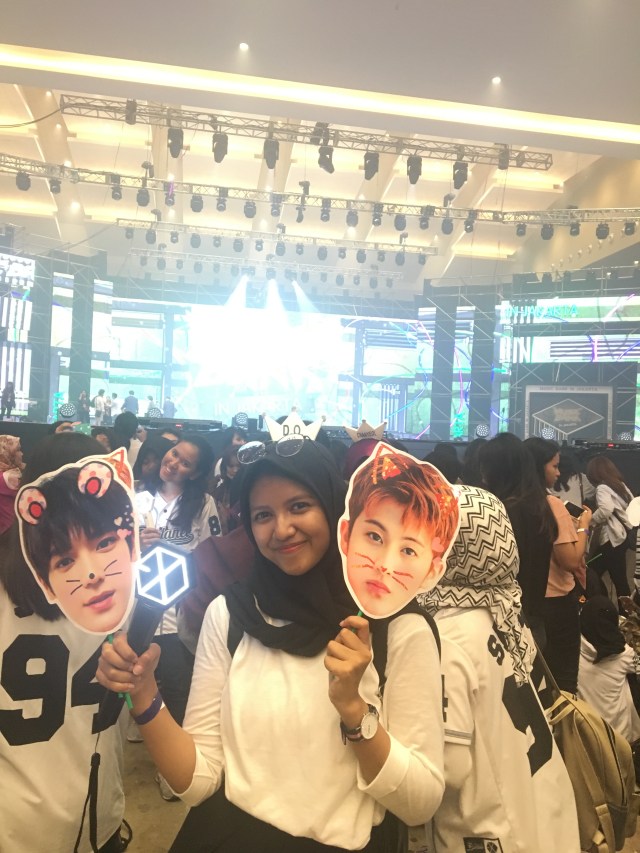 KELILING JAKARTA KEJAR IDOLA PAKAI TIKET.COM! (1)