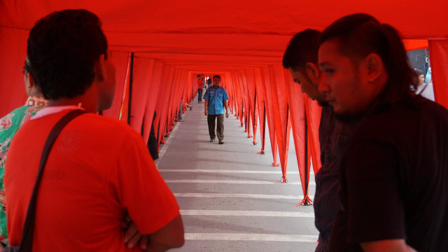 Penutupan jalan Jati Baru di kawasan Tanah Abang (Foto: Fanny Kusumawardhani/kumparan)