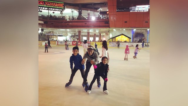 Nugie dan anak-anaknya. (Foto: Instagram/@nugietrilogy)