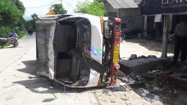 Truk Muat Kayu Ilegal Tabrak Pejalan Kaki di Tuban, Seorang Pejalan Kaki Meninggal Dunia 