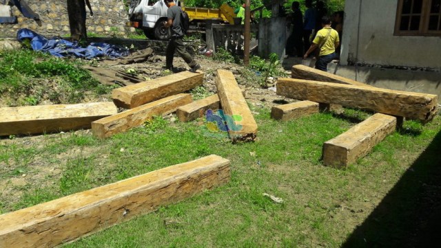 Truk Muat Kayu Ilegal Tabrak Pejalan Kaki di Tuban, Seorang Pejalan Kaki Meninggal Dunia  (3)