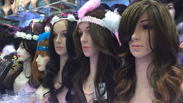 Wig di ITC Mangga Dua (Foto: Yuana Fatwalloh/kumparan)