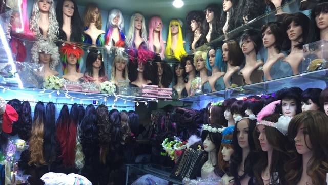 Wig di ITC Mangga Dua (Foto: Yuana Fatwalloh/kumparan)