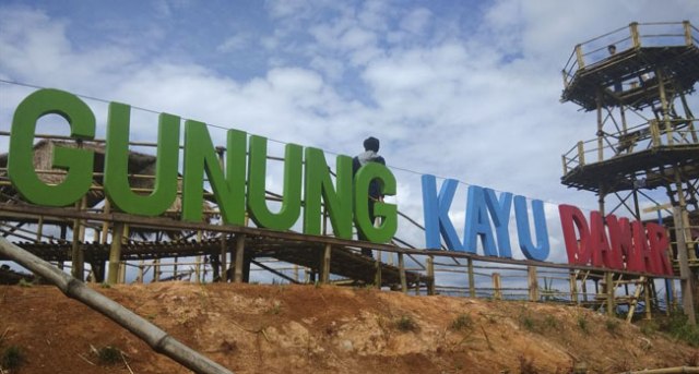 Gunung Kayu Damar di Desa Cibolang Kabupaten Sukabumi Sungguhkan Keindahan Alam