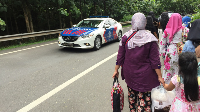 Penumpang jalan di Tol Serang Timur (Foto: Muhammad Iqbal/kumparan)