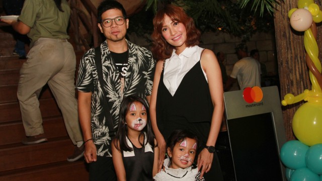 Keluarga Baim dan Artika Sari  Foto: Munady Widjaja