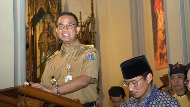 Anies dan Sandi di Gereja Imanuel. (Foto: Helmi Afandi/kumparan)