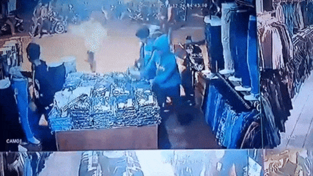 Aksi pencurian pakaian di Depok (Foto: Youtube/Aira Andrias)