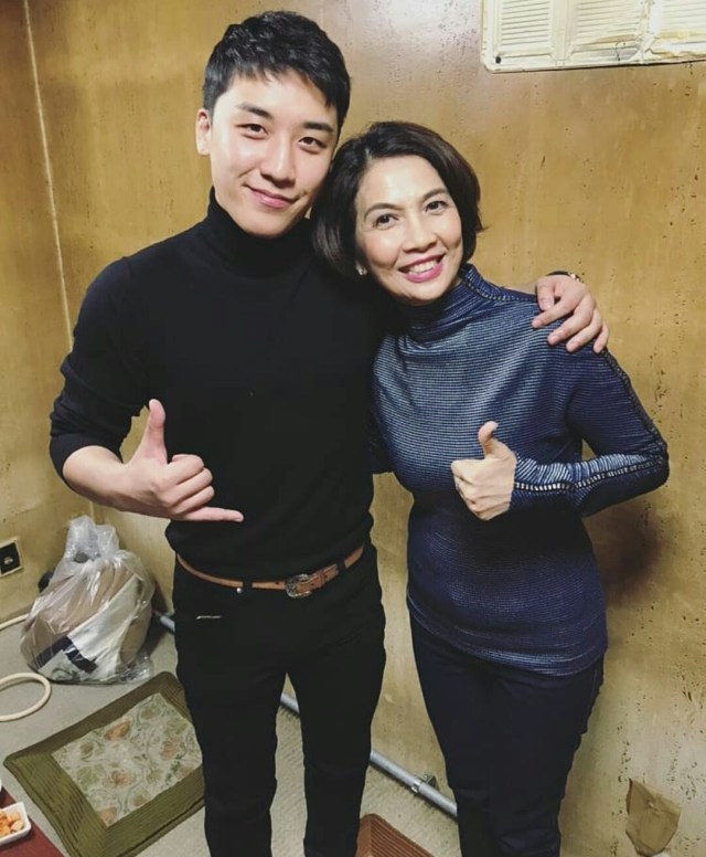 Ibunda Raline Shah bersama Seungri (Foto: Instagram Story @ralineshah)