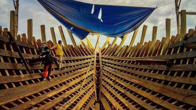 Kapal layar pinisi setengah jadi di Bulukumba (Foto: Instagram @explorebulukumba)