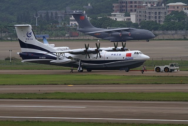 Pesawat Amfibi Terbesar Di Dunia Berhasil Lepas Landas di China (1)
