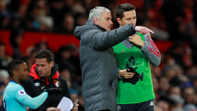 Tempel terus jangan sampai lepas. Foto: Reuters/Jason Cairnduff