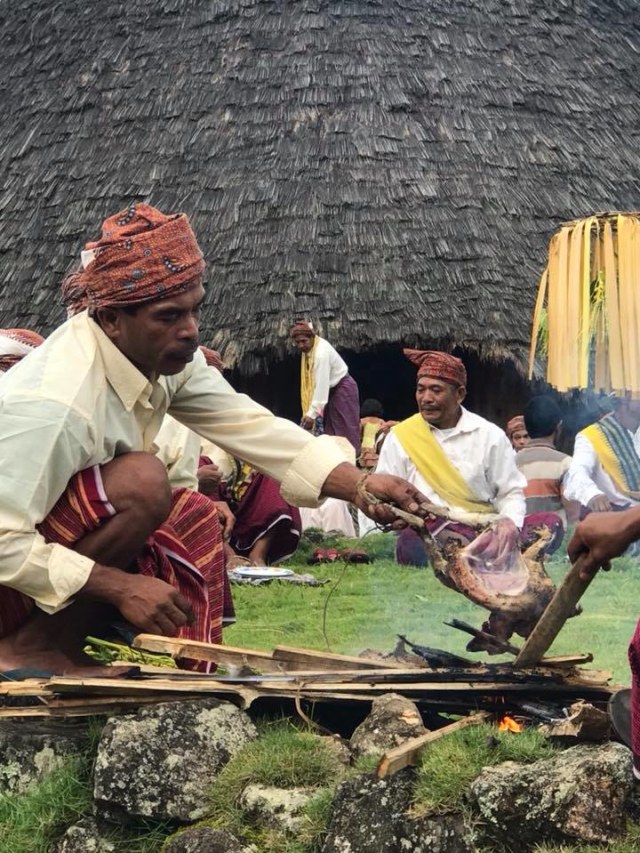 Menikmati Suguhan Ritual Penti Wae Rebo dengan Tiket.com (9)