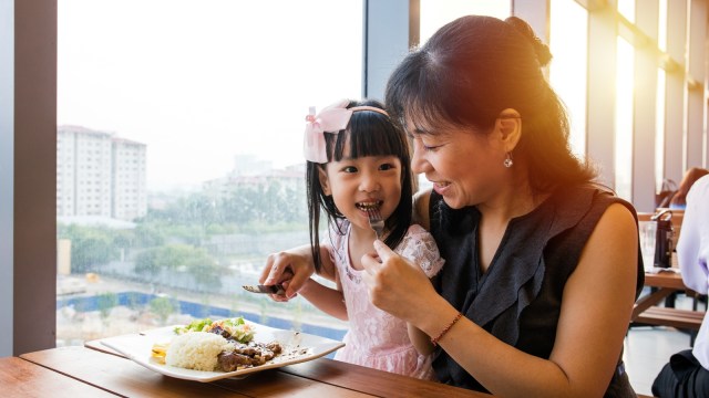 Berikan anak cinta yang tanpa syarat (Foto: Thinkstock)