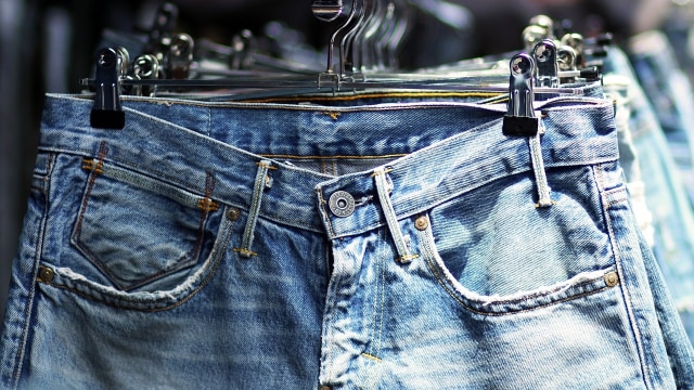  Ilustrasi celana jeans. Foto: Pixabay