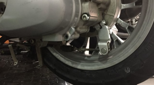 Kabel rem Vespa modern (Foto: Gesit Prayogi/kumparan)