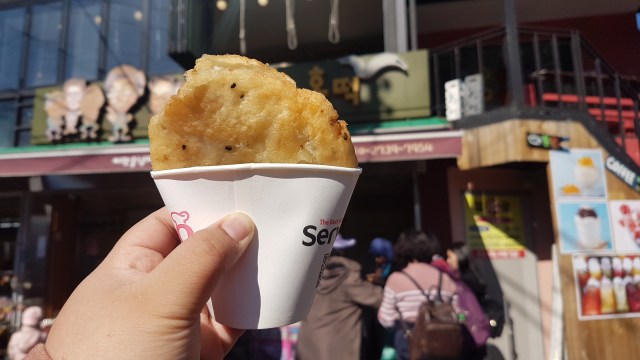 Ssiat Hotteok di Busan Foto: Intan Kemala Sari/kumparan