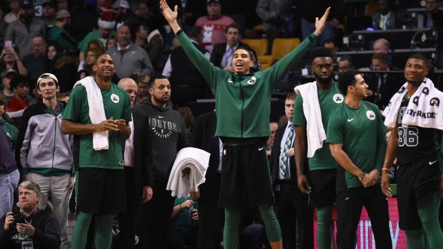 Suasana bench pemain Boston Celtics. (Foto:  Bob DeChiara-USA TODAY Sports via Reuters)