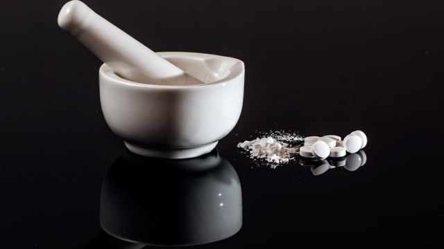 Ilustrasi  meracik obat (Foto: Pixabay)