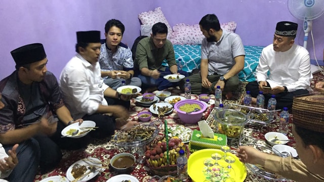 Teuku Wisnu, Dude Herlino bersama Ust. Somad. (Foto: Fachrul Irwinsyah/kumparan)