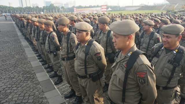 Anies Pimpin Apel Satpol PP di Monas Foto: kumparan / Jamal Ramadhan