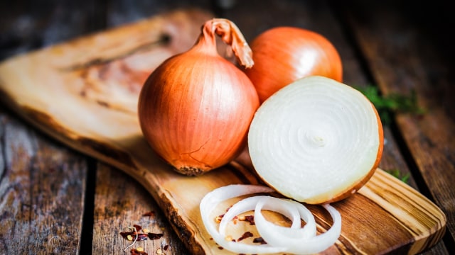 Kulit bawang bombay tinggi akan antioksidan (Foto: Thinkstock)