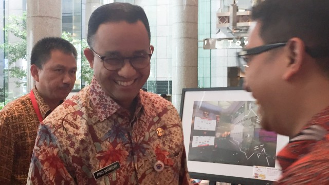Anies Baswedan di penutupan pedagangan saham. (Foto: Siti Maghfirah/kumparan)