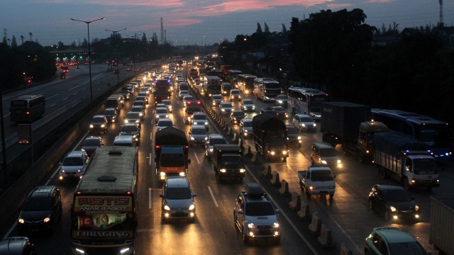 Ilustrasi macet di Tol Cikampek. Foto: Antara/Risky Andrianto