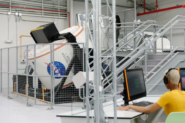 Alat simulasi di Astronaut Training Experience. (Foto: Kennedy Space Center Visitor Complex/NASA)