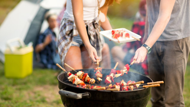 Barbeque identik dengan perayaan tahun baru. (Foto: Thinkstock)