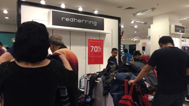 Hari terakhir Debenhams Senayan City dibuka (Foto: Ema Fitriyani/kumparan)