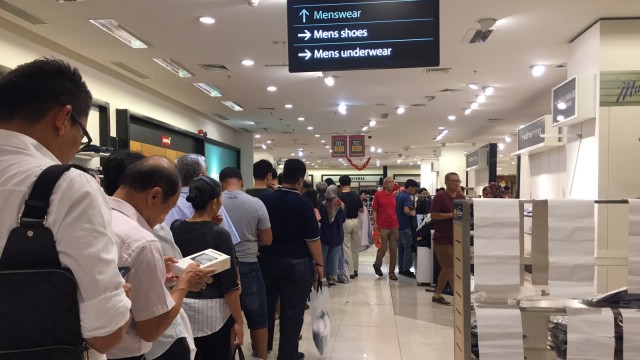 Hari terakhir Debenhams Senayan City dibuka (Foto: Ema Fitriyani/kumparan)
