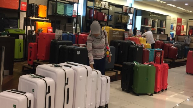 Hari terakhir Debenhams Senayan City dibuka (Foto: Ema Fitriyani/kumparan)