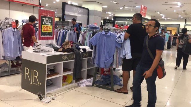 Hari terakhir Debenhams Senayan City (Foto: Ema Fitriyani/kumparan)