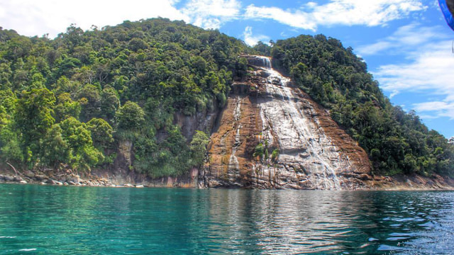 Wisata alam Pulau Mursala, Tapanuli Tengah (Foto: Instagram @doygodoy16)