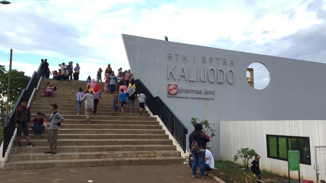 Jelang tahun baru warga kunjungi RTH Kalijodo (Foto: Dofa Muhammad Aliza/kumparan)